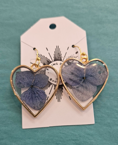 Gold Heart Resin Hydrangea Earrings-Rising Dawn